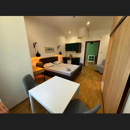 Bed & Breakfast Metro Pokoje&parking 3*